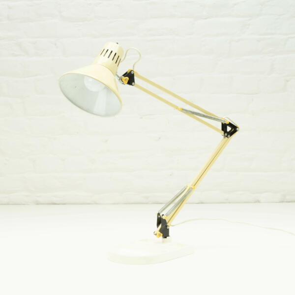 Broken lamp 8 fixed1