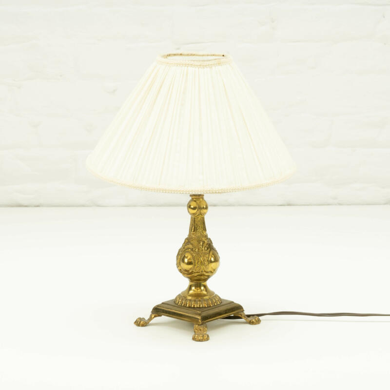 Brokenlamp1corr1