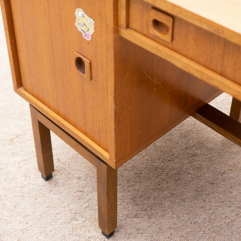 Spela desk 4
