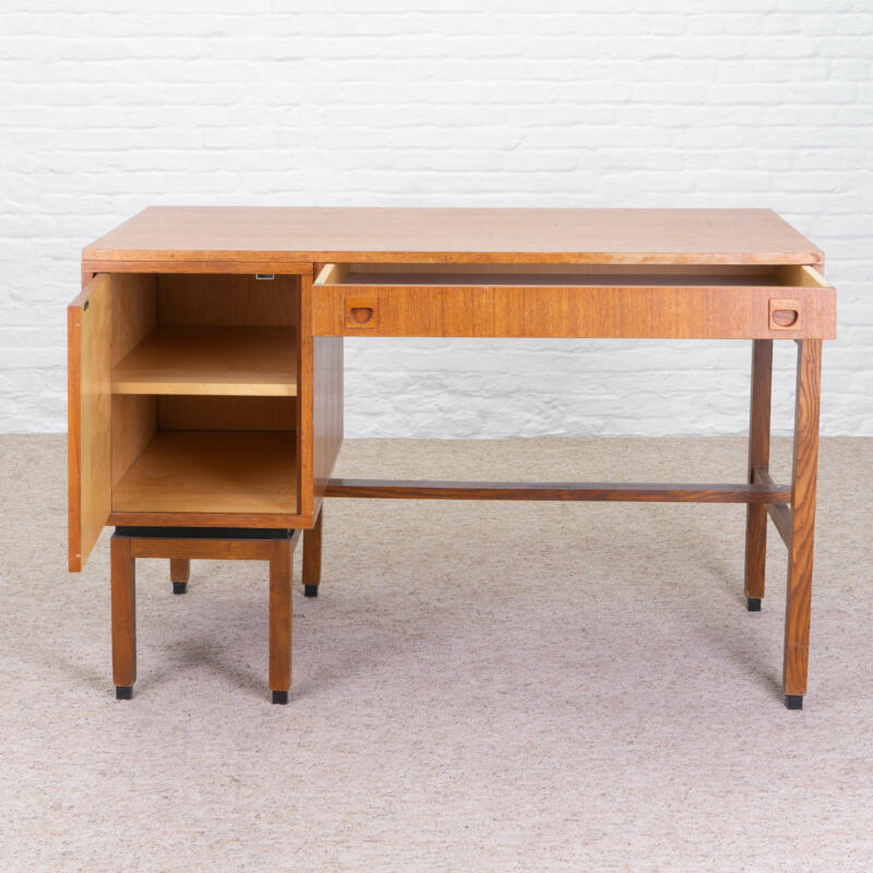 Spela desk
