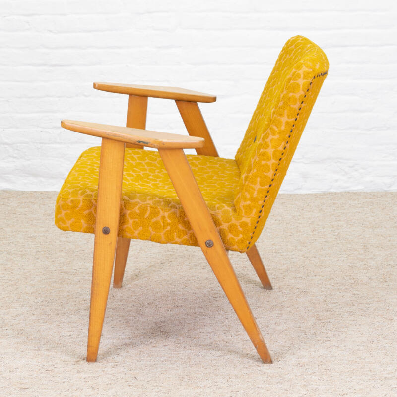 Athenia yellow bischair front 3