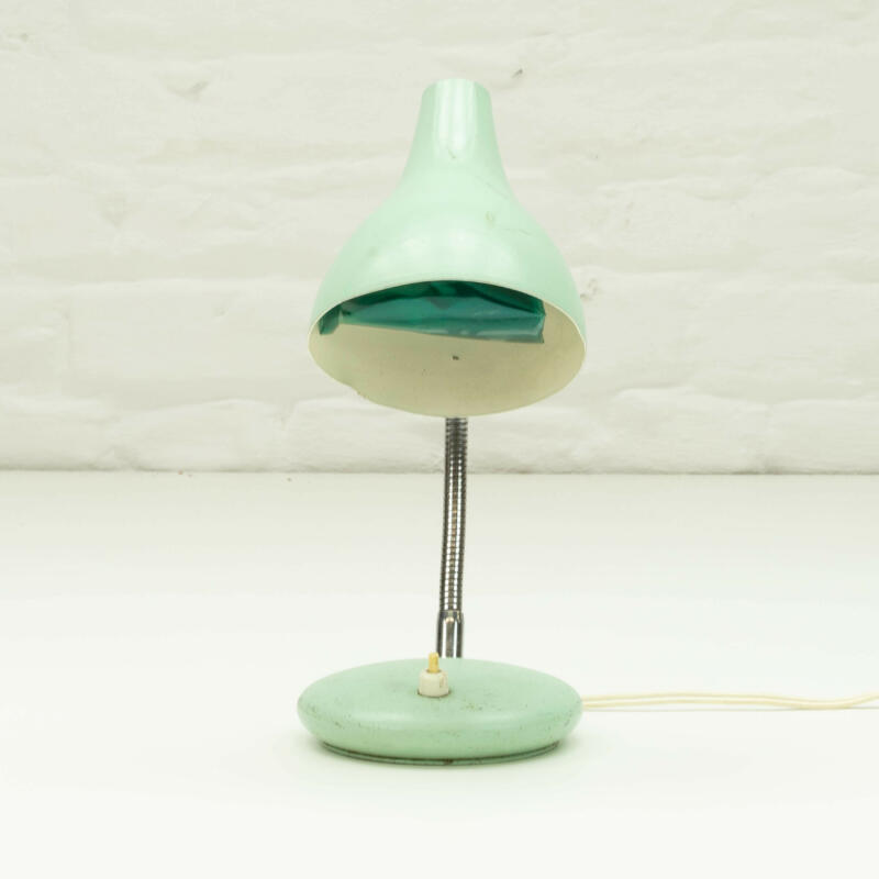 Broken lamp 32