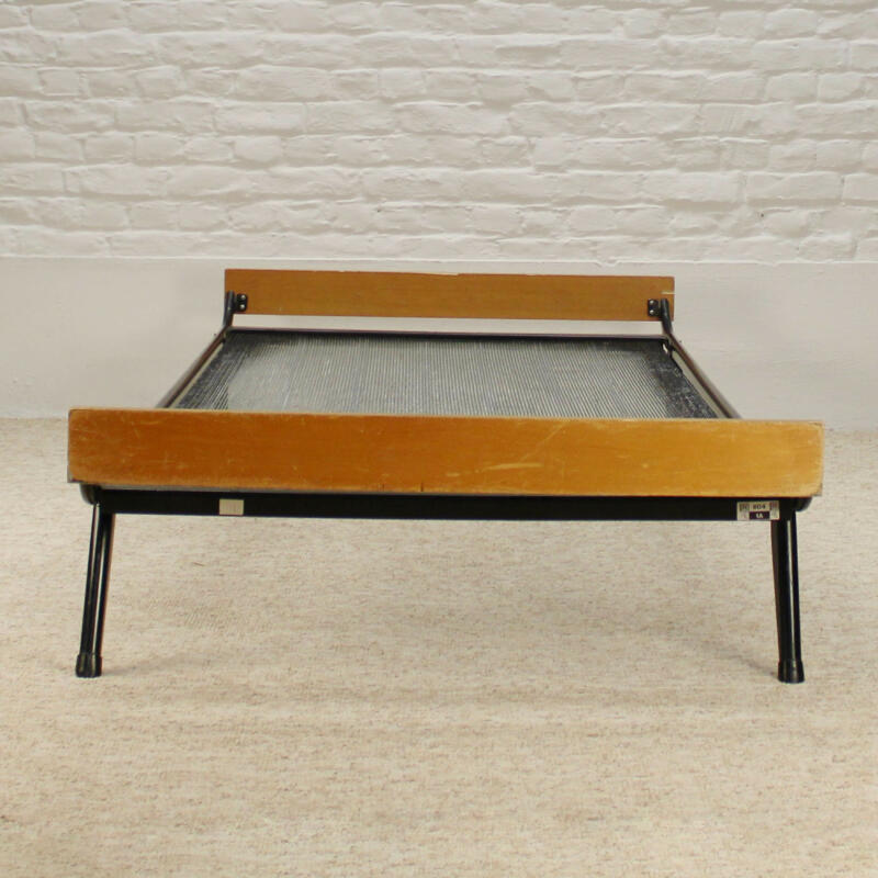 Fridawoodenbed3