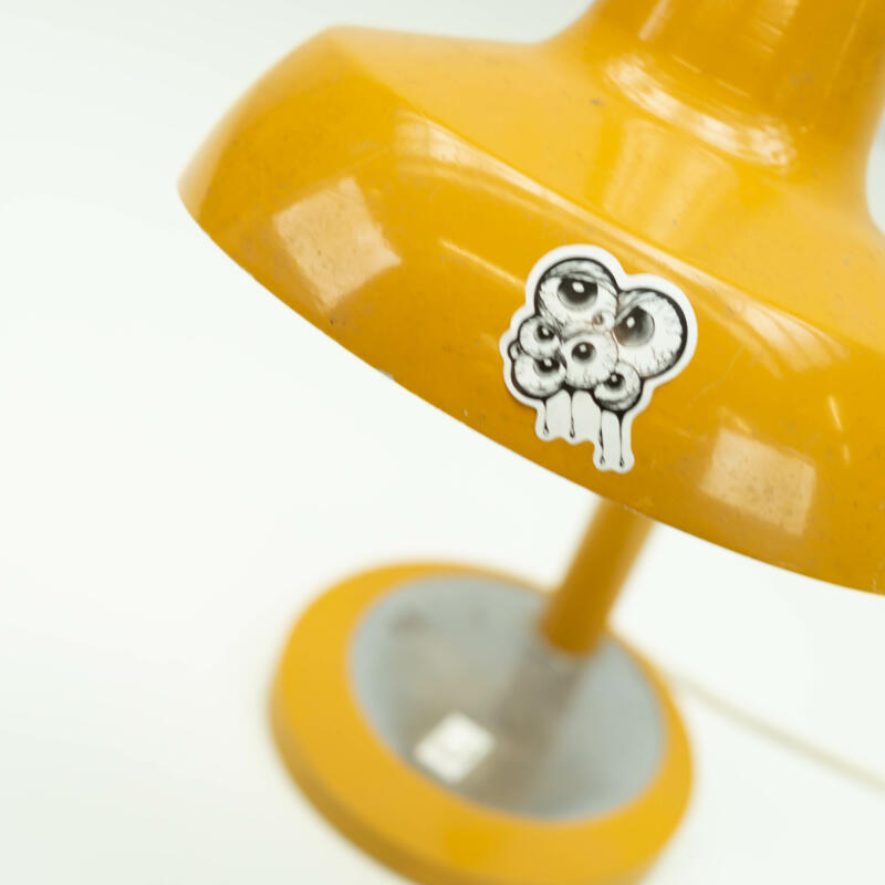 Yellow eyes4